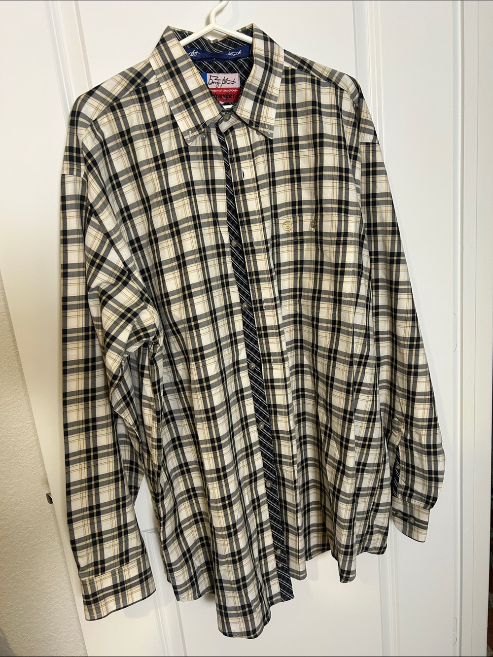 Wrangler Black and White Plaid Casual Button-Down Shirt